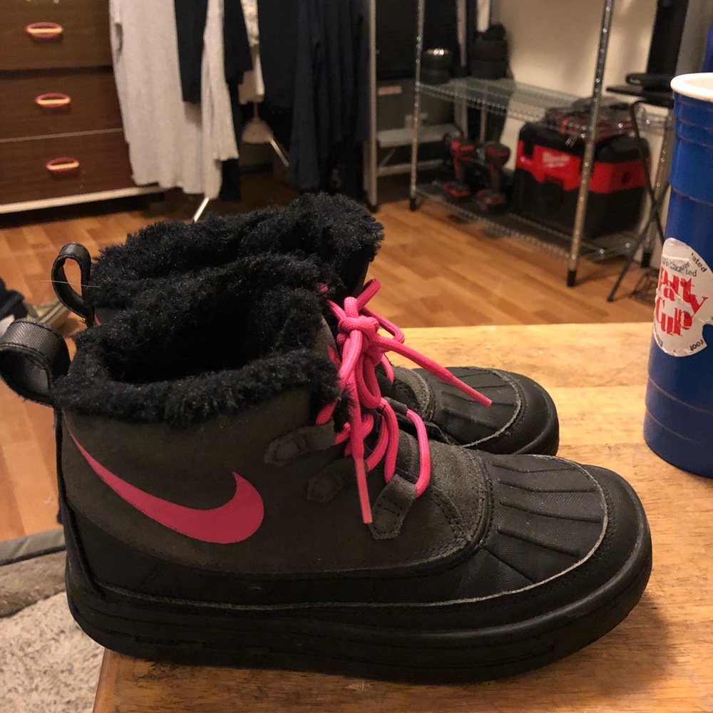 Nike Girls Chukka boots